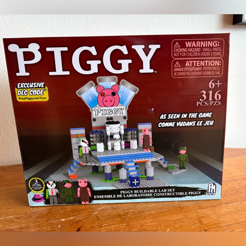 New in Box ! Sealed ! 
Piggy 316 Piece Laboratory Deluxe Buildable Set